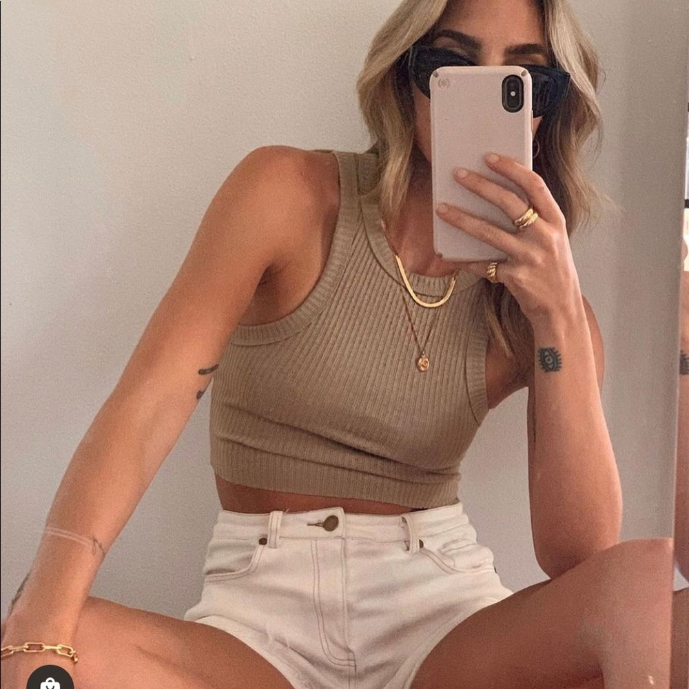 Cute Ribbed Crop Top! - Picture 2 of 4